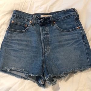 LEVI’S ribcage shorts